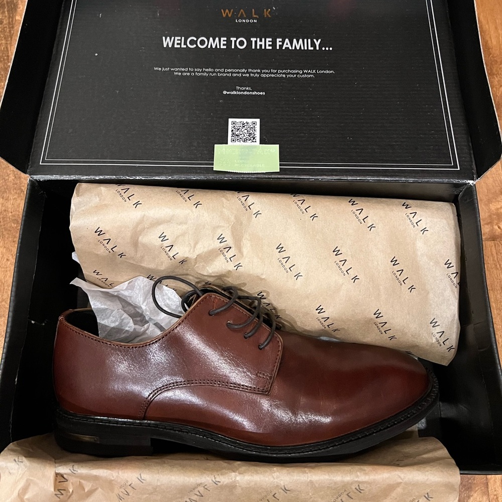 Walk London derby shoe. NWB. Size 9 brown